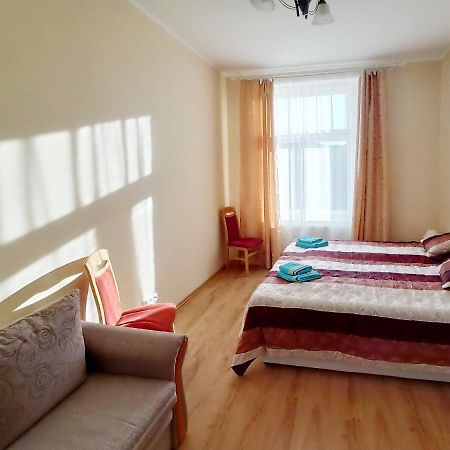 Apartments Iris Κάρλοβι Βάρι Εξωτερικό φωτογραφία