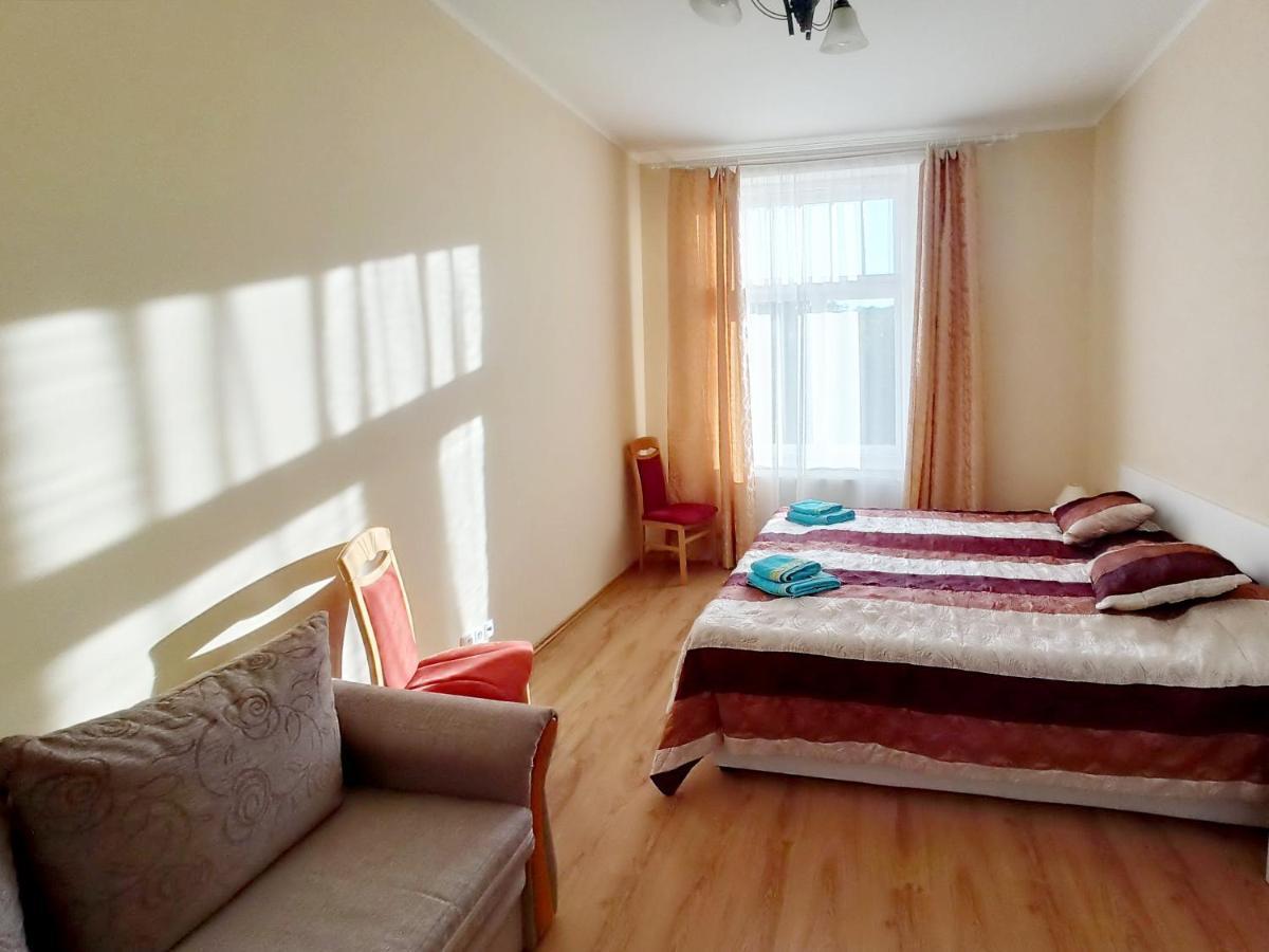 Apartments Iris Κάρλοβι Βάρι Εξωτερικό φωτογραφία