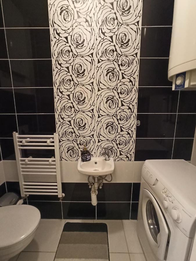 Apartments Iris Κάρλοβι Βάρι Εξωτερικό φωτογραφία