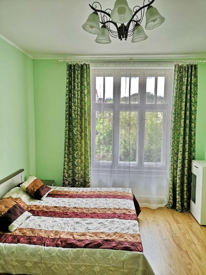 Apartments Iris Κάρλοβι Βάρι Εξωτερικό φωτογραφία