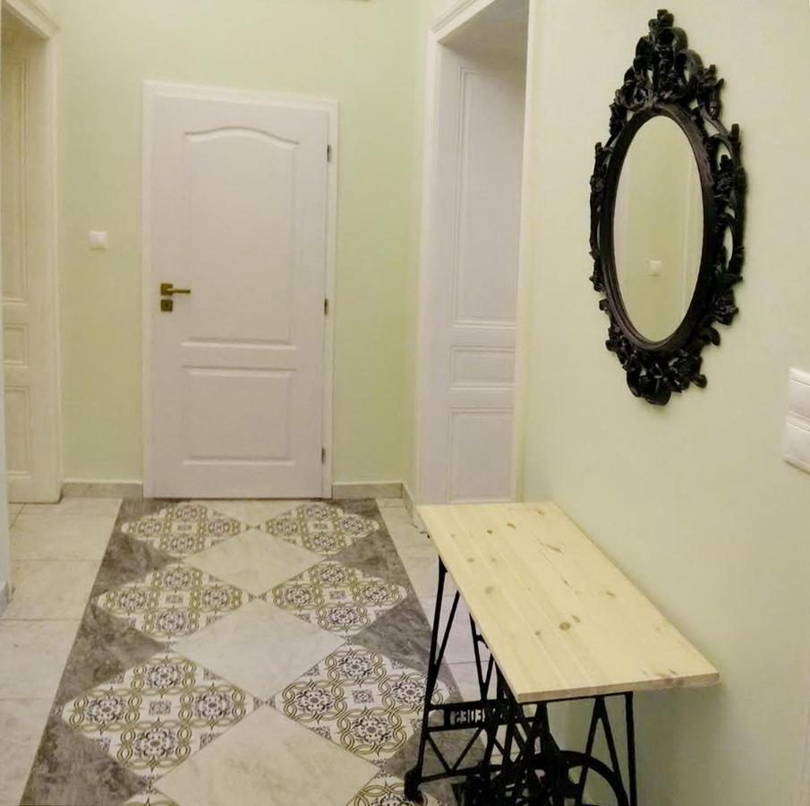 Apartments Iris Κάρλοβι Βάρι Εξωτερικό φωτογραφία