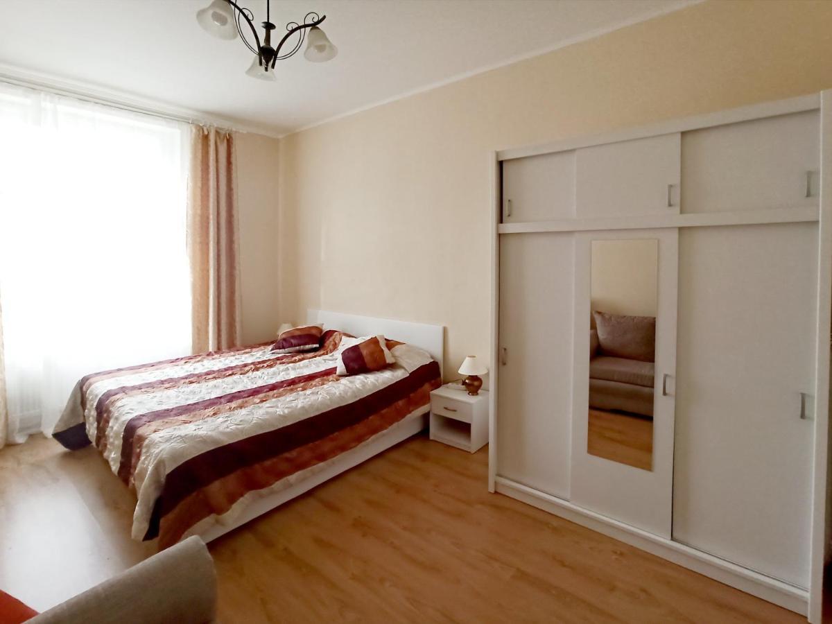 Apartments Iris Κάρλοβι Βάρι Εξωτερικό φωτογραφία